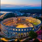 아파트 Vacation Near Pula Loborika